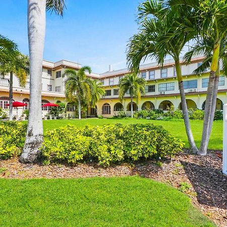 סיינט פיטרסברג Crystal Bay Historic Hotel מראה חיצוני תמונה