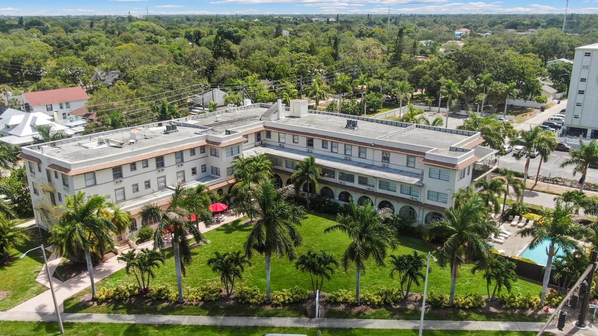 סיינט פיטרסברג Crystal Bay Historic Hotel מראה חיצוני תמונה