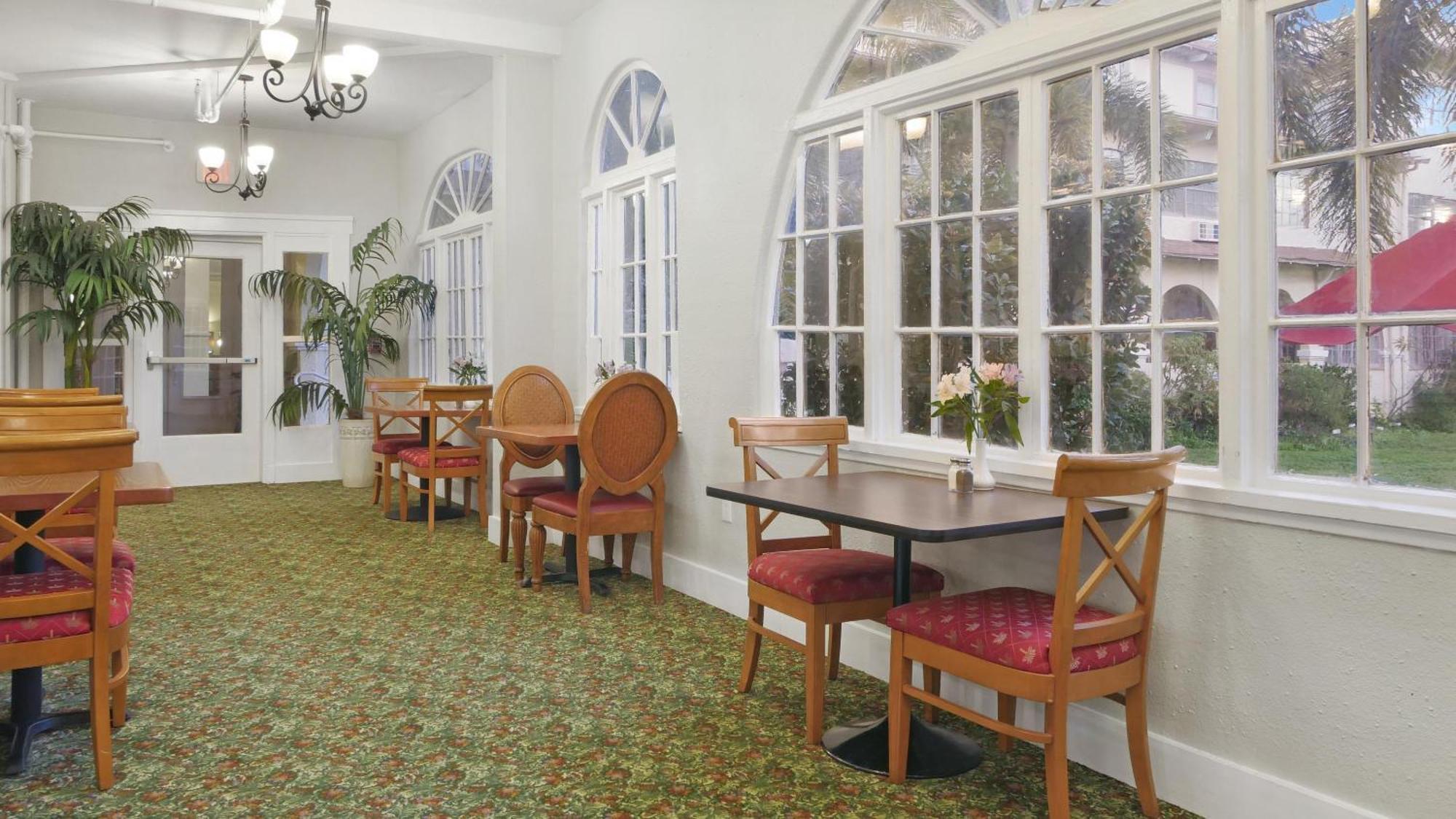 סיינט פיטרסברג Crystal Bay Historic Hotel מראה חיצוני תמונה
